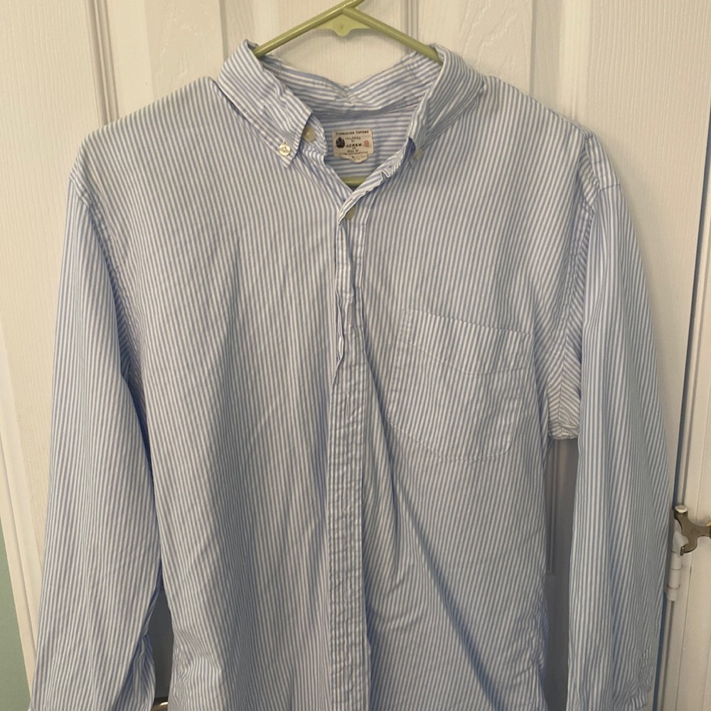 J crew men’s button down. Size medium. Gently used condition